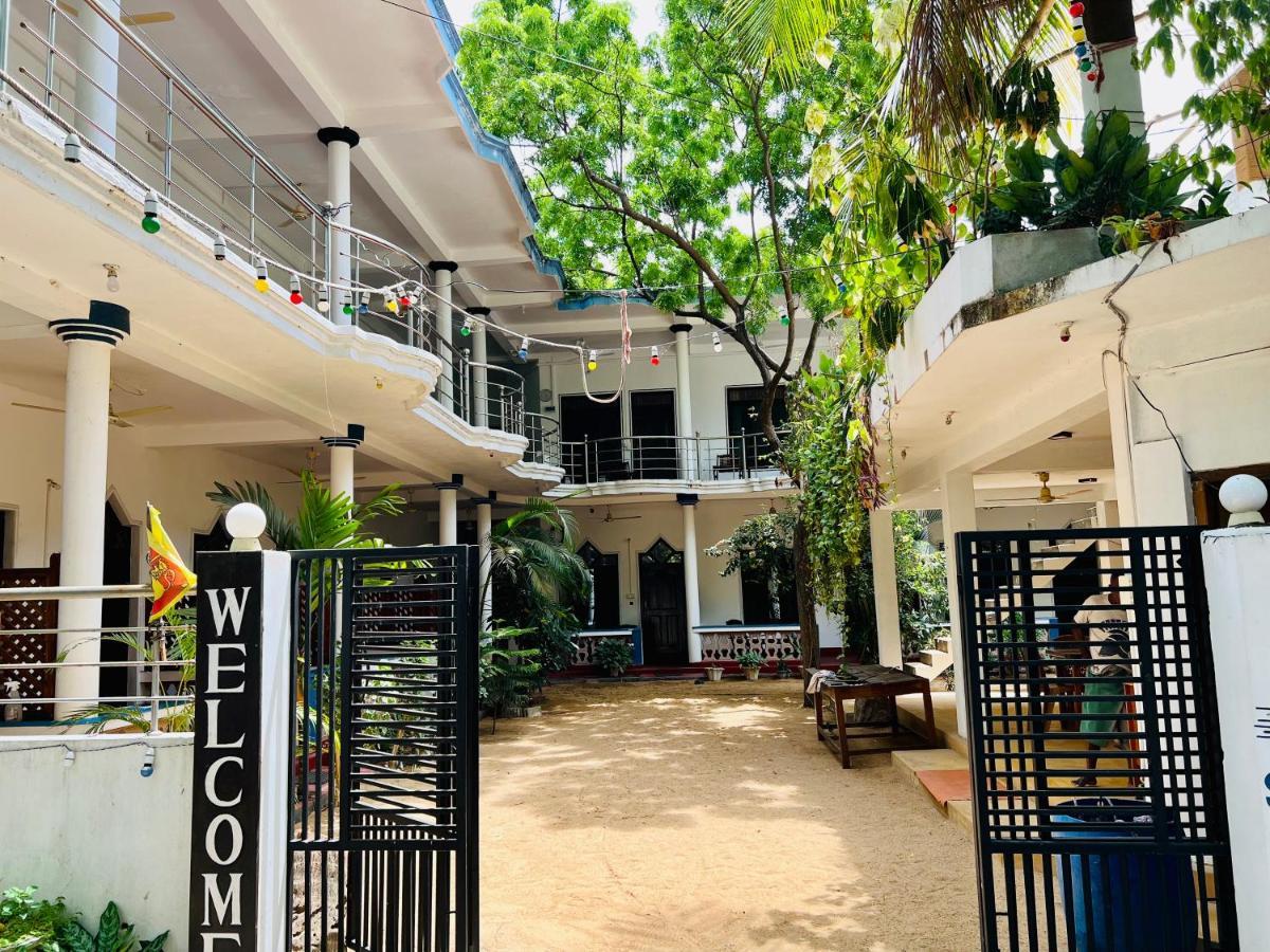 Sea Rock Beach Hotel Baía de Arugam Exterior foto