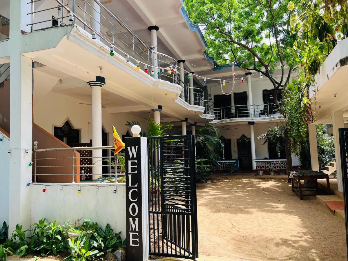 Sea Rock Beach Hotel Baía de Arugam Exterior foto